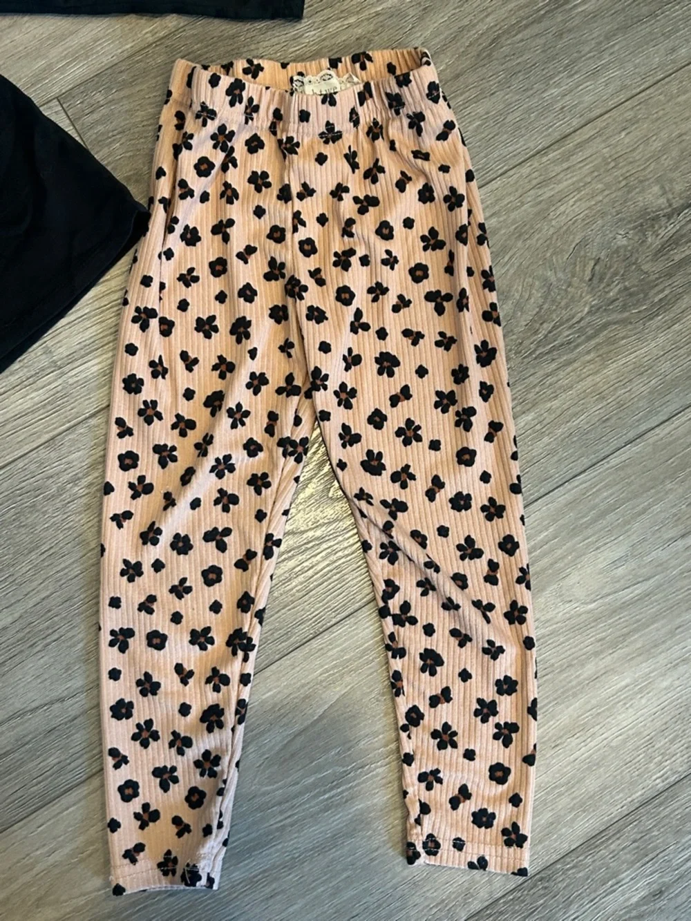 btween Black Long-Sleeve Top with Tan Floral Pants Set Size 4T - Picture 3 of 4